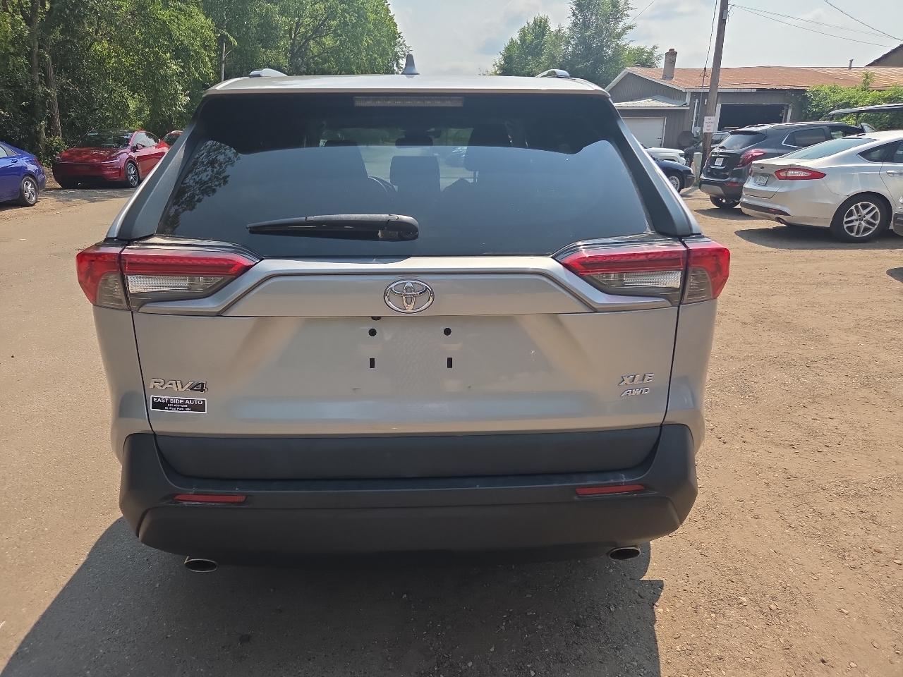 Toyota RAV4 XLE AWD (Natl) 2020