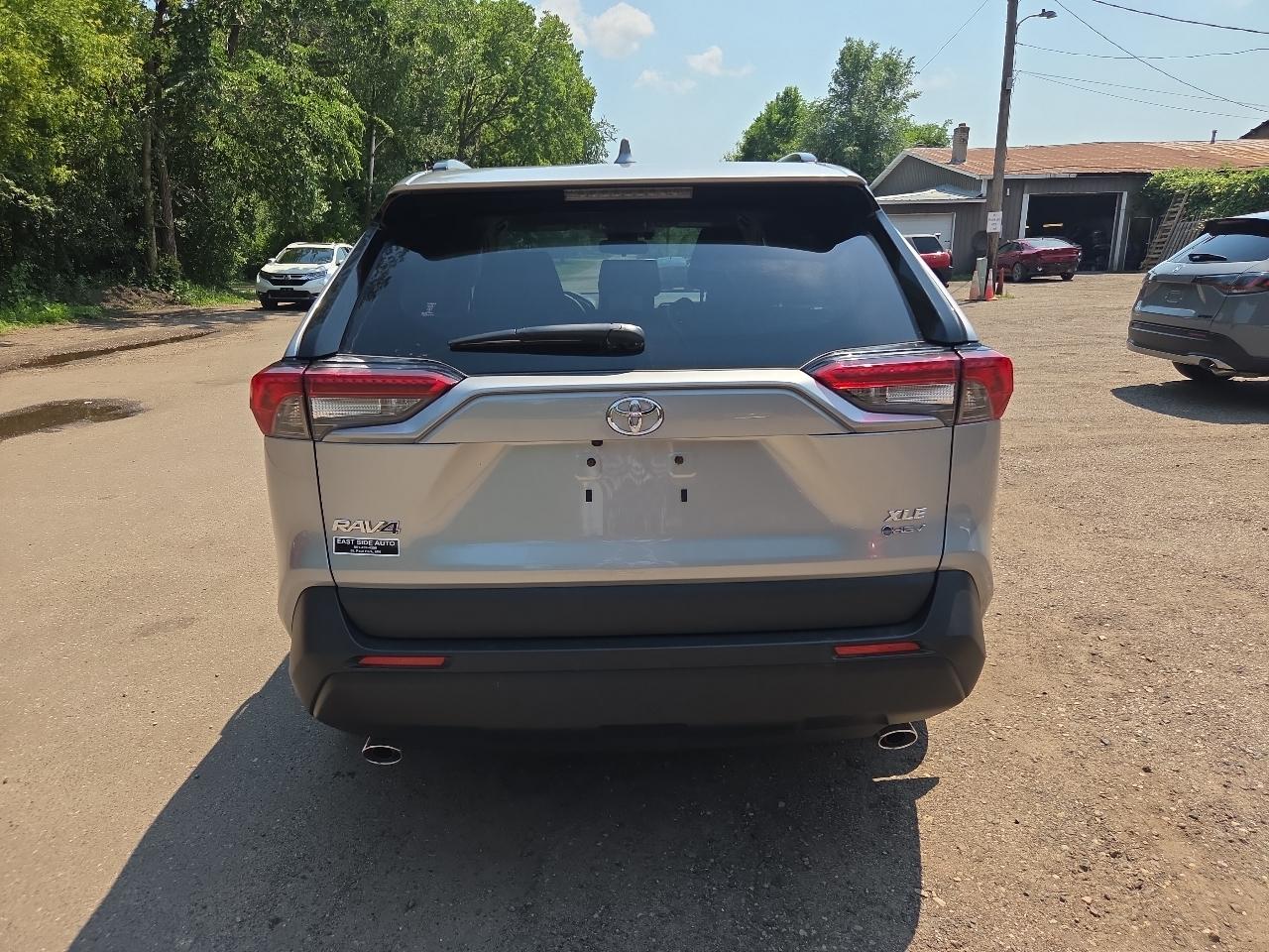 Toyota RAV4 Hybrid XLE AWD (Natl) 2025