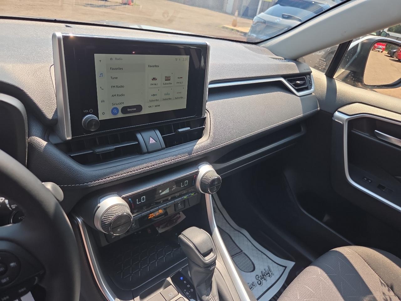 Toyota RAV4 Hybrid XLE AWD (Natl) 2025