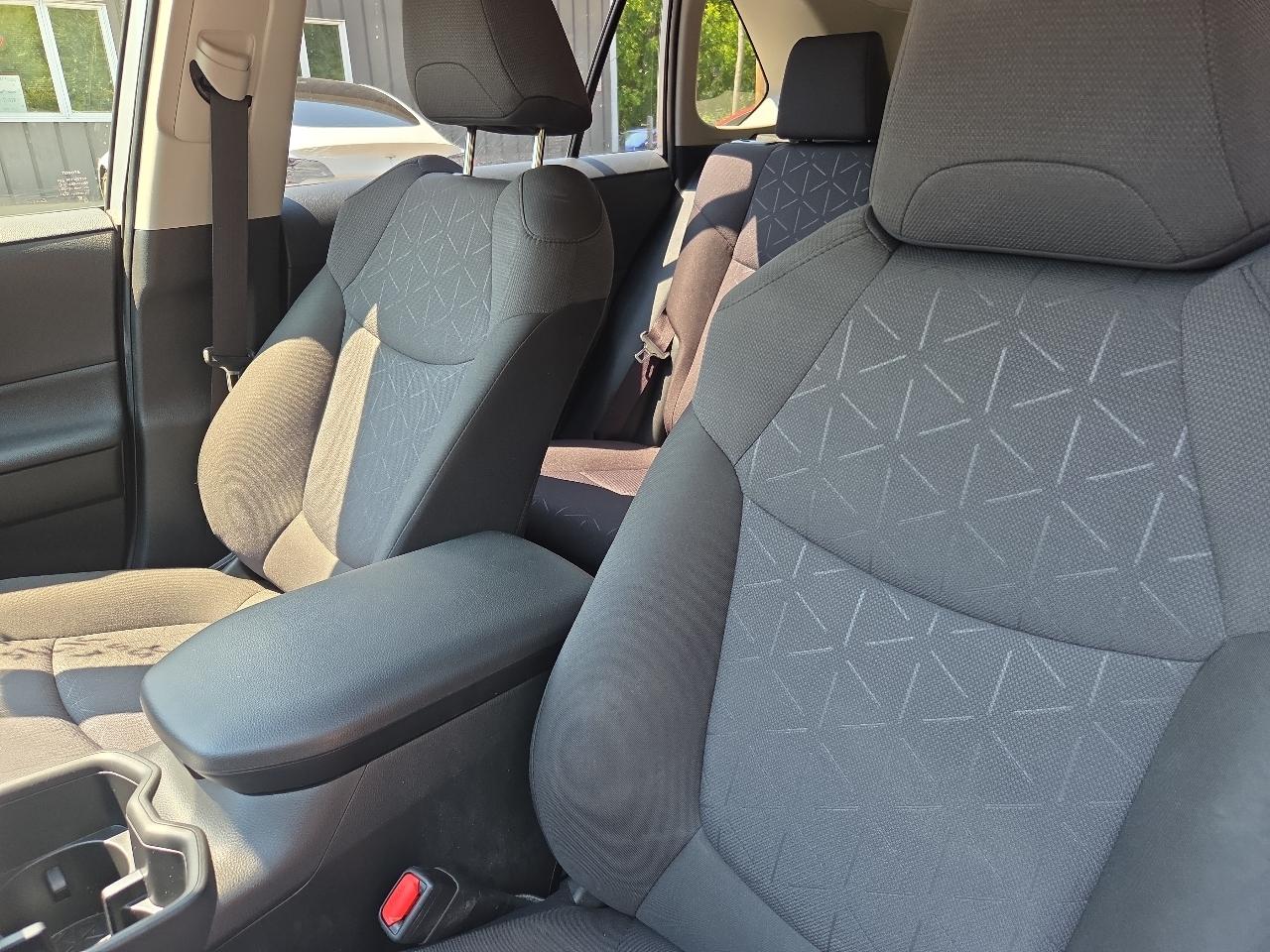 Toyota RAV4 Hybrid XLE AWD (Natl) 2025