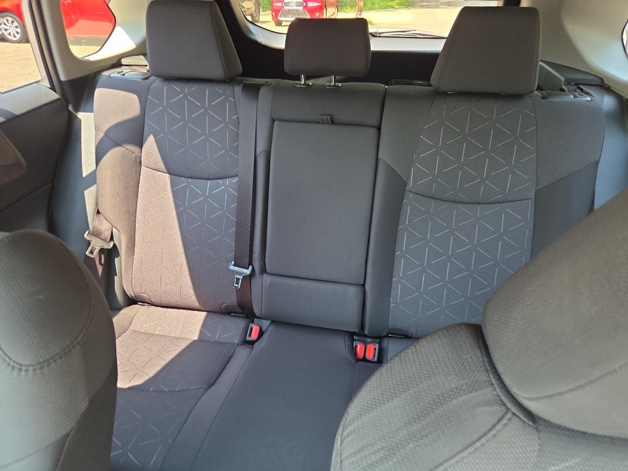 Toyota RAV4 Hybrid XLE AWD (Natl) 2025