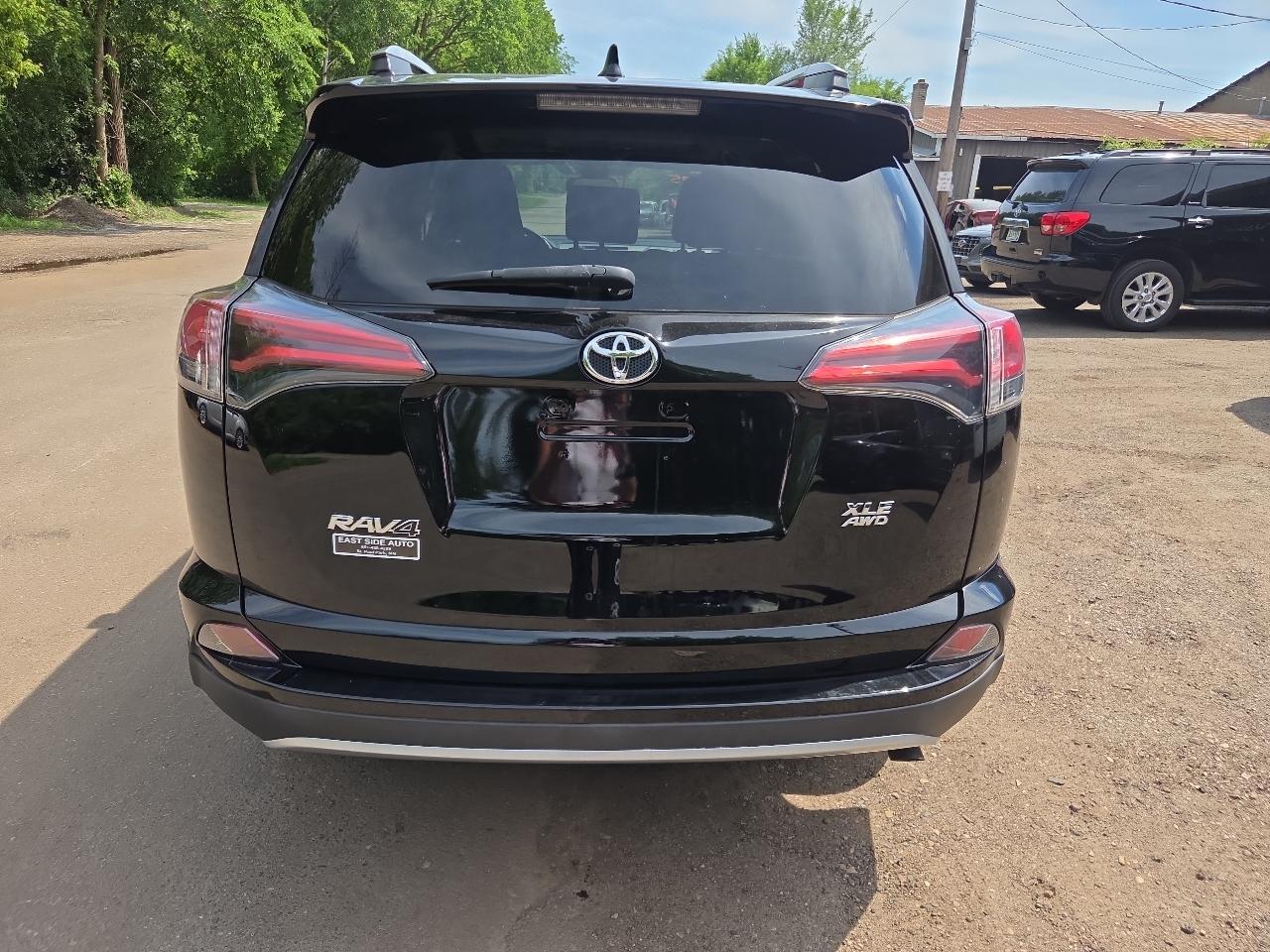 Toyota RAV4 XLE AWD (Natl) 2018