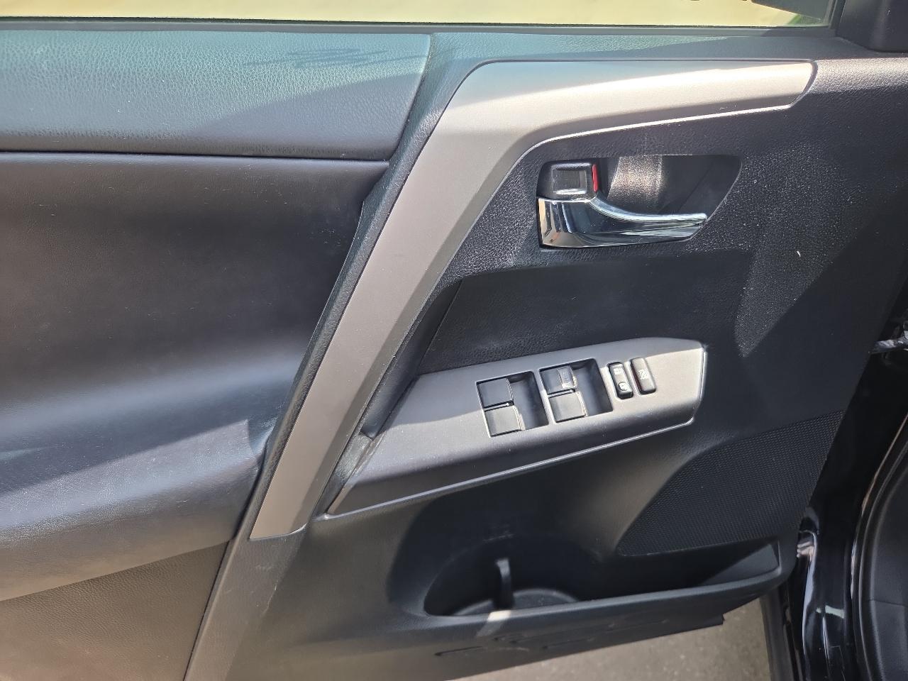 Toyota RAV4 XLE AWD (Natl) 2018