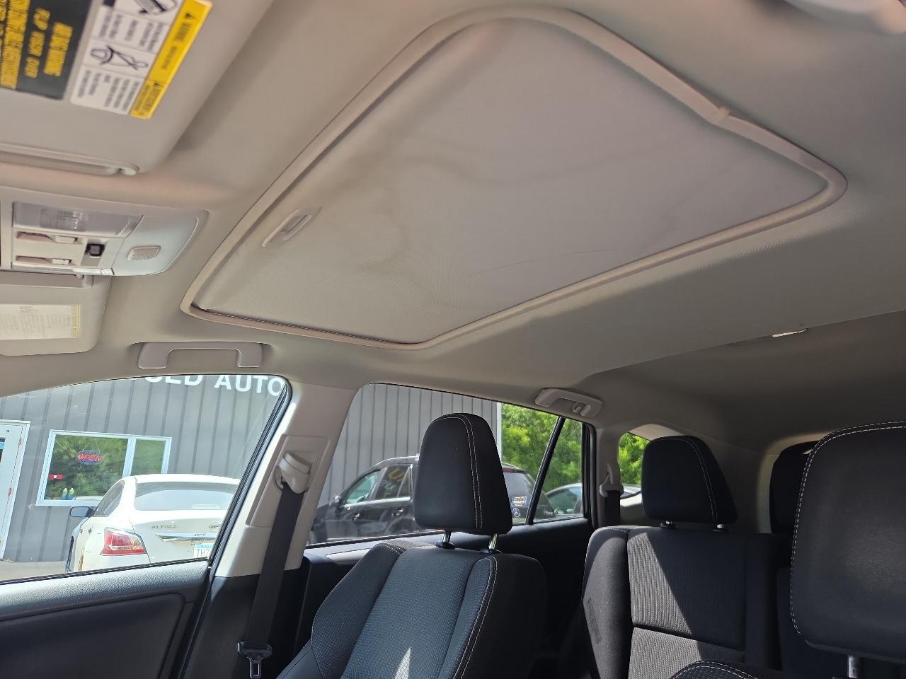 Toyota RAV4 XLE AWD (Natl) 2018