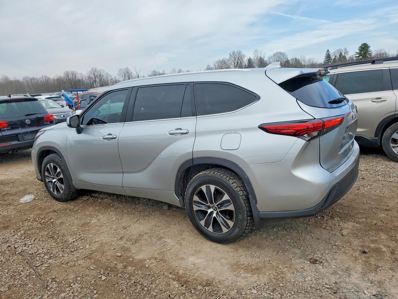 Toyota Highlander Hybrid XLE AWD (Natl) 2022