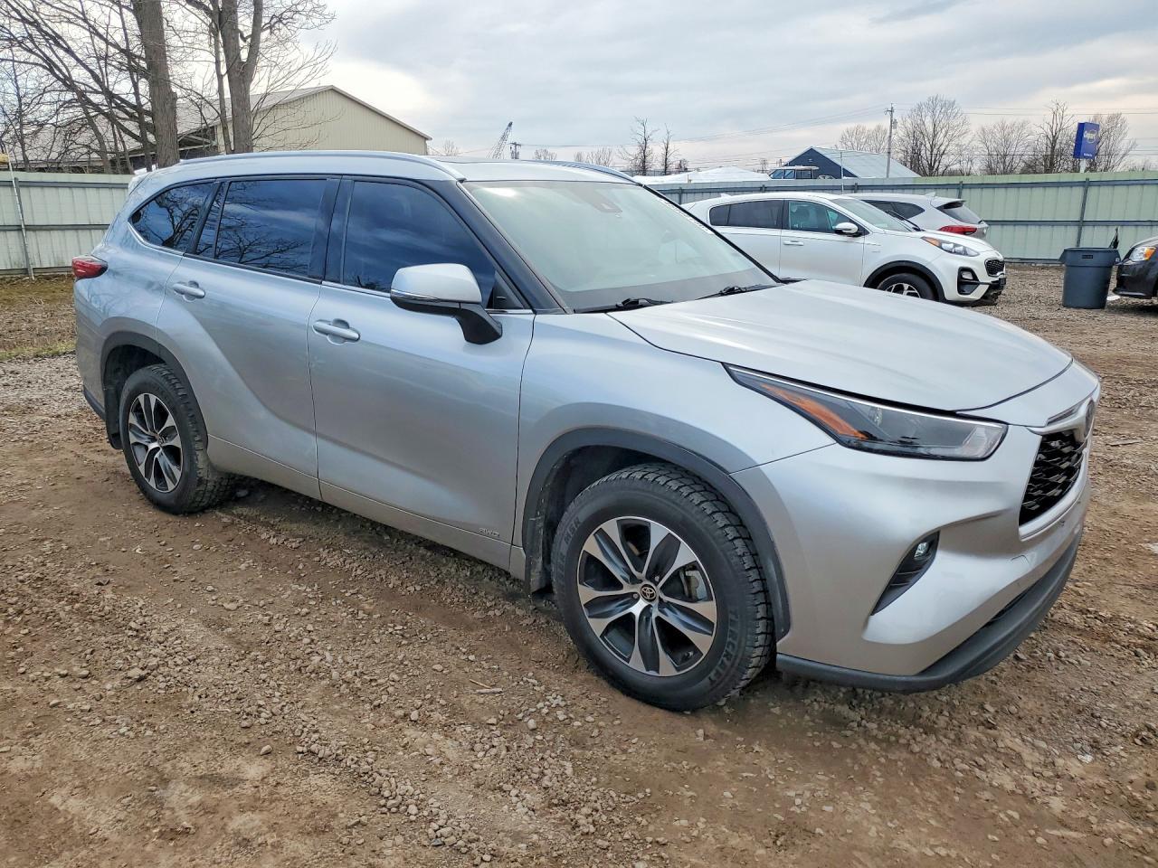 Toyota Highlander Hybrid XLE AWD (Natl) 2022