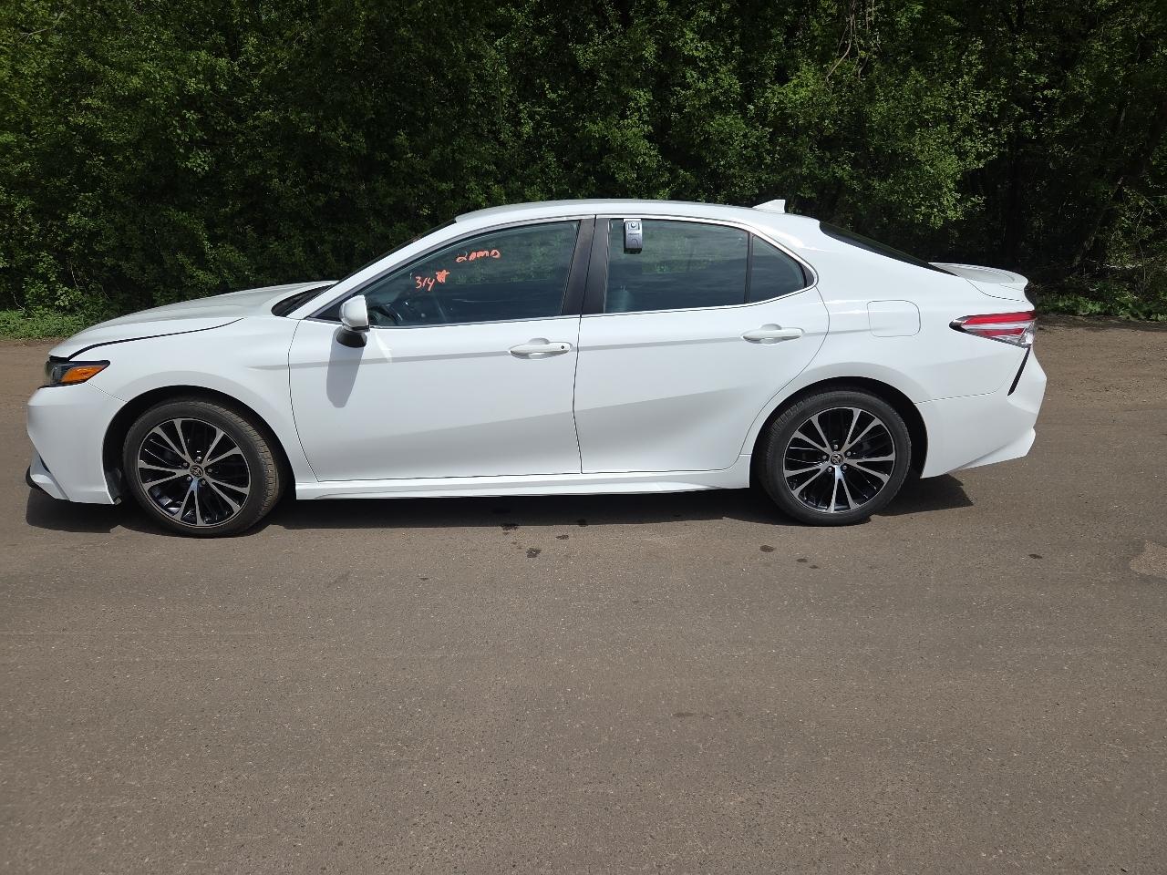 Toyota Camry SE Auto (Natl) 2020