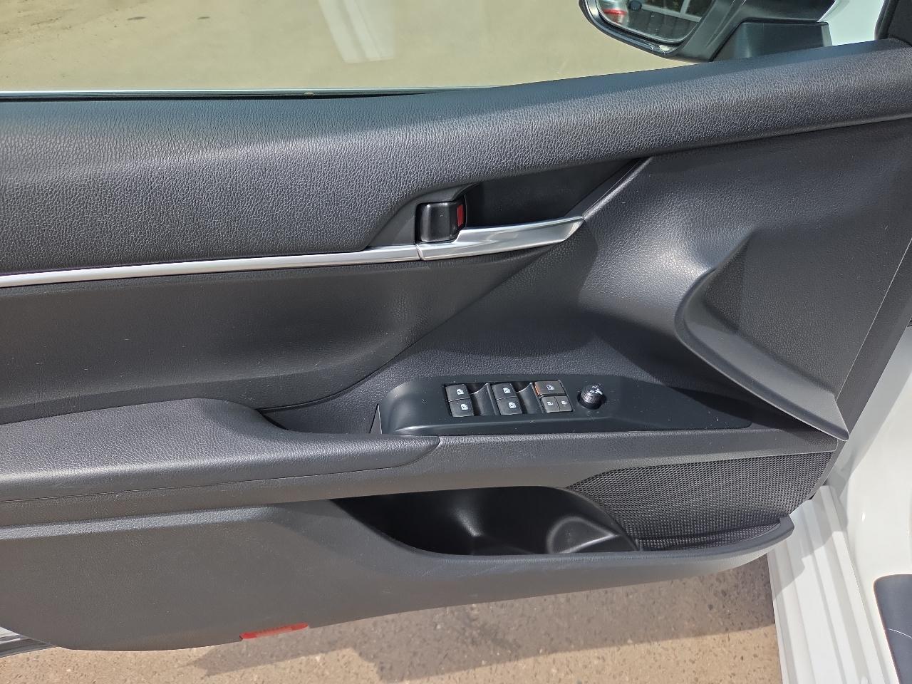 Toyota Camry SE Auto (Natl) 2020