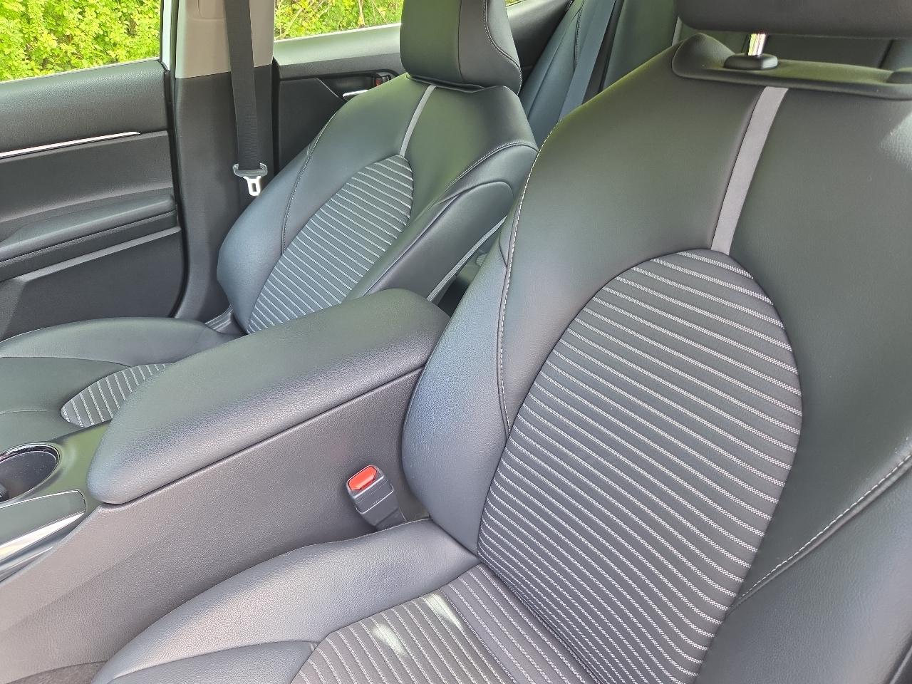 Toyota Camry SE Auto (Natl) 2020