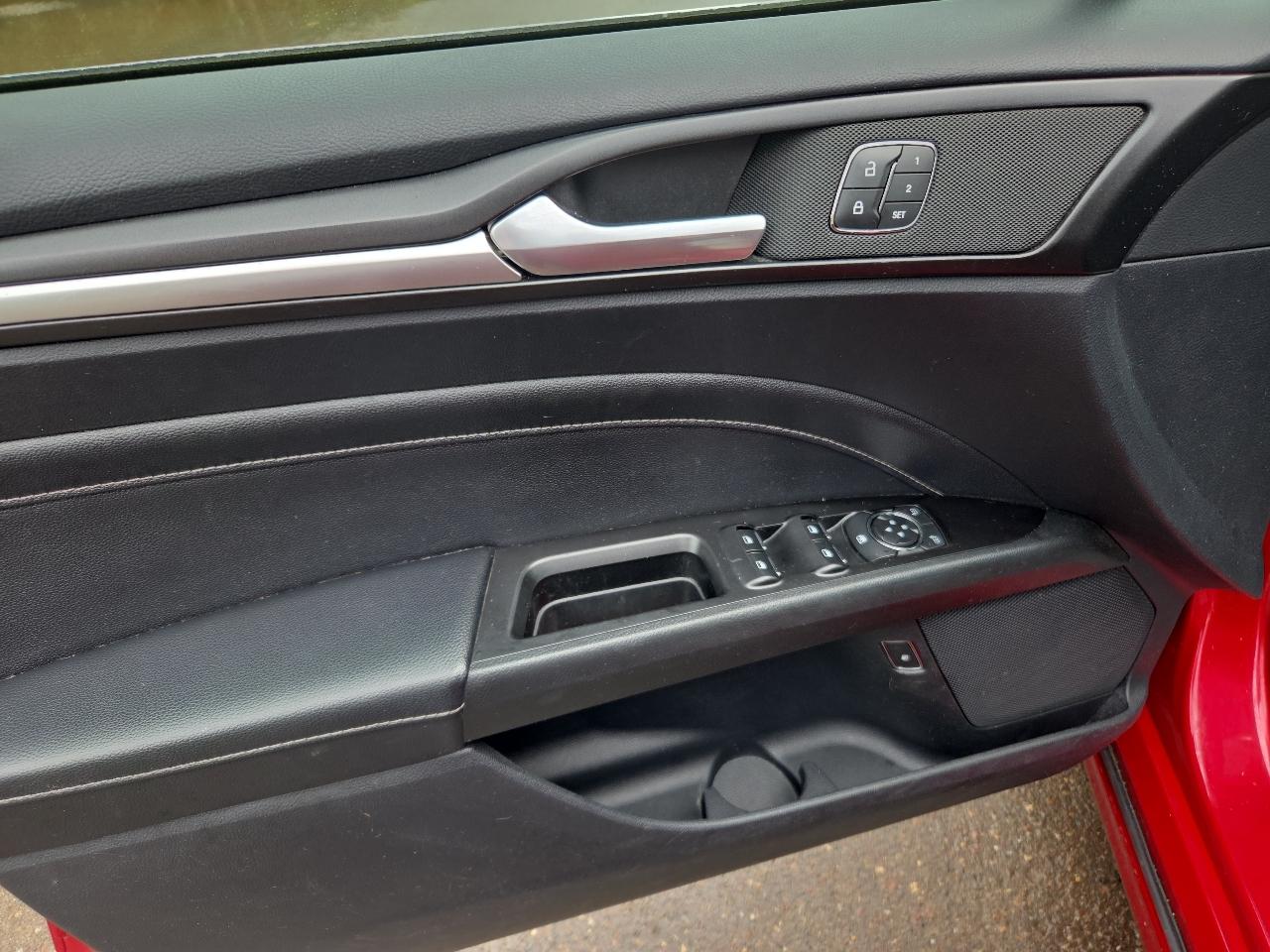 Ford Fusion Hybrid Titanium FWD 2020