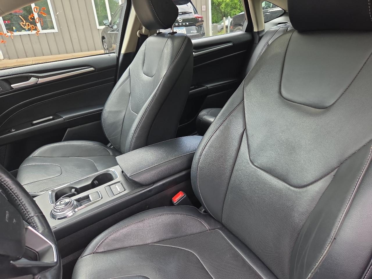 Ford Fusion Hybrid Titanium FWD 2020