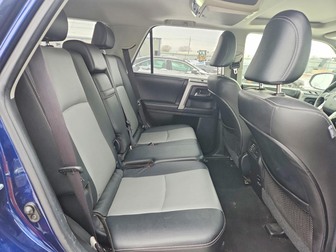 Toyota 4Runner SR5 4WD (Natl) 2017