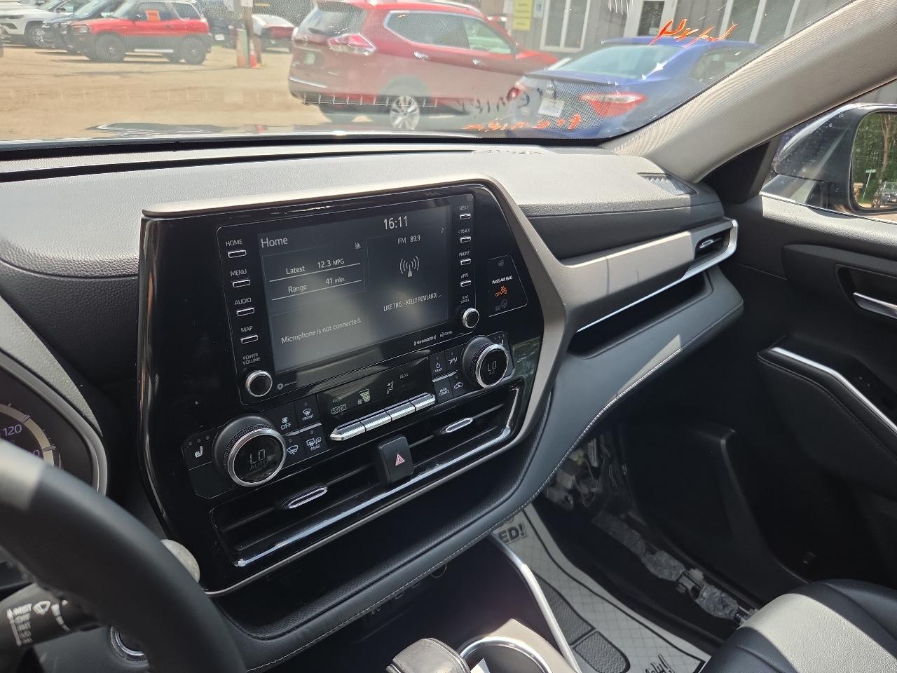 Toyota Highlander XLE AWD V6 2022