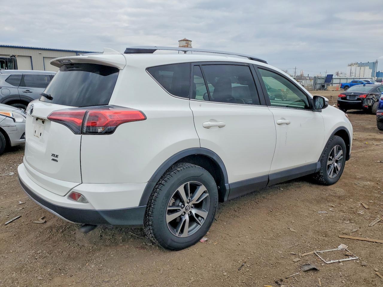 Toyota RAV4 XLE AWD (Natl) 2017