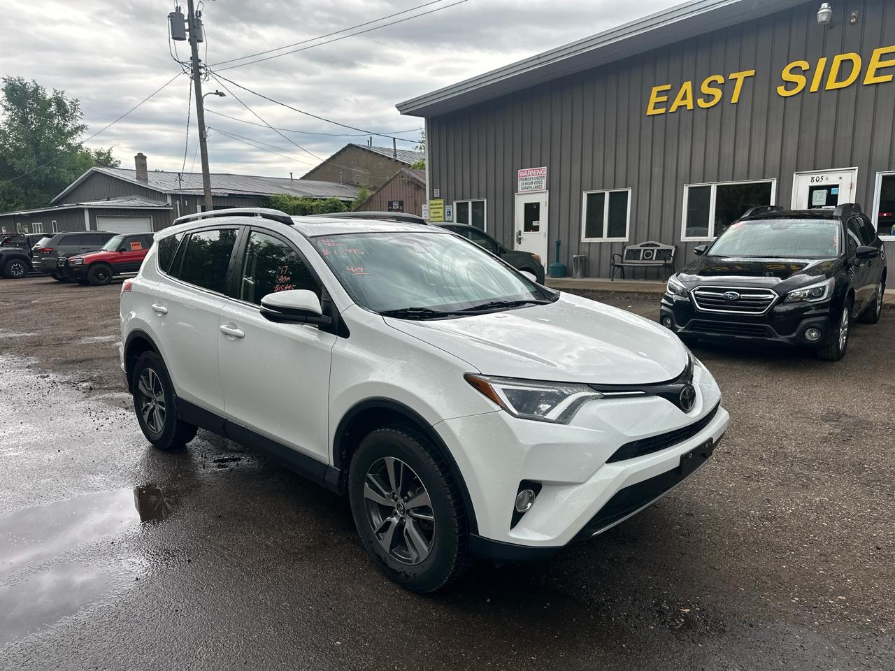 Toyota RAV4 XLE AWD (Natl) 2017