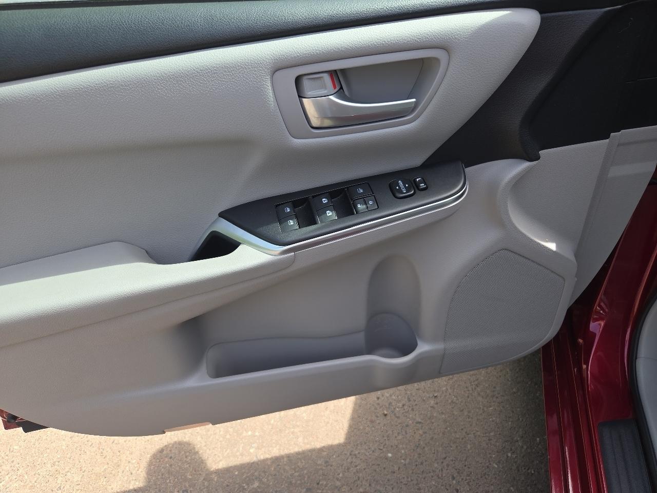 Toyota Camry XLE Auto (Natl) 2017