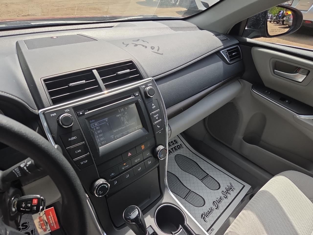Toyota Camry XLE Auto (Natl) 2017