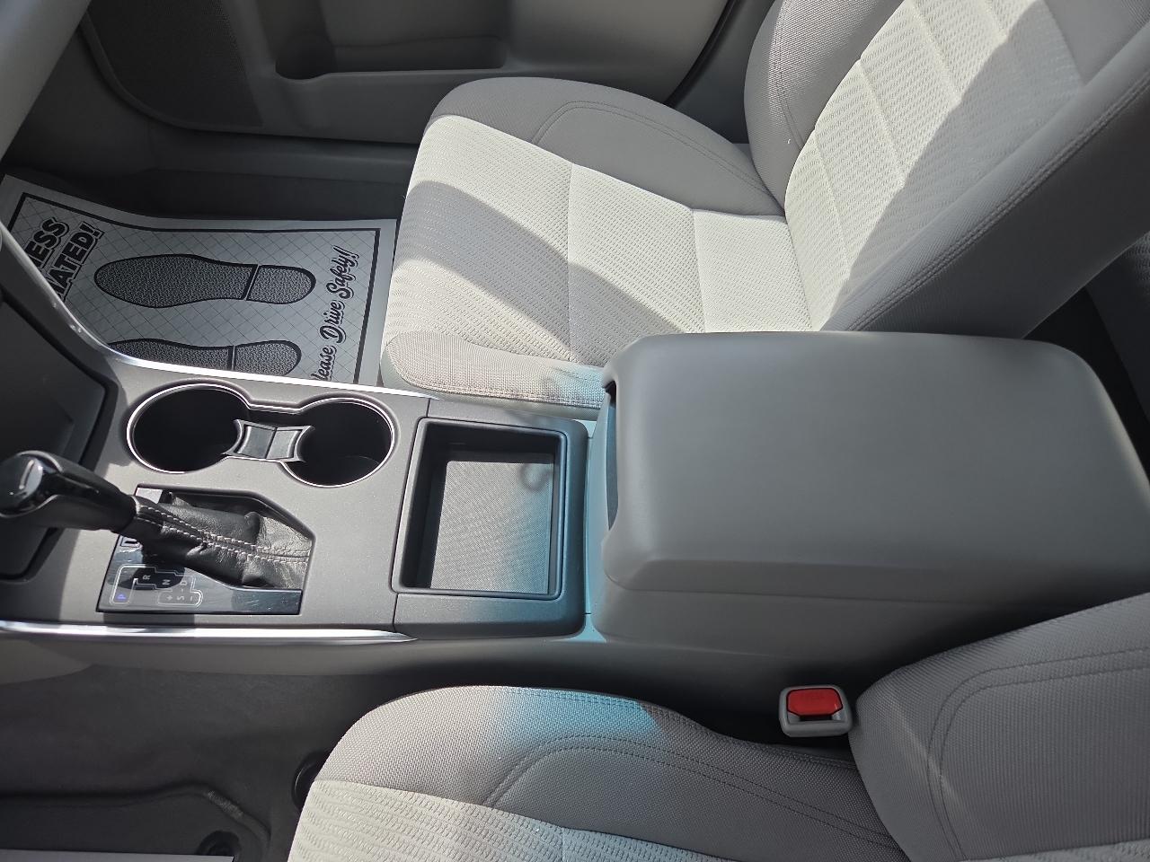 Toyota Camry XLE Auto (Natl) 2017