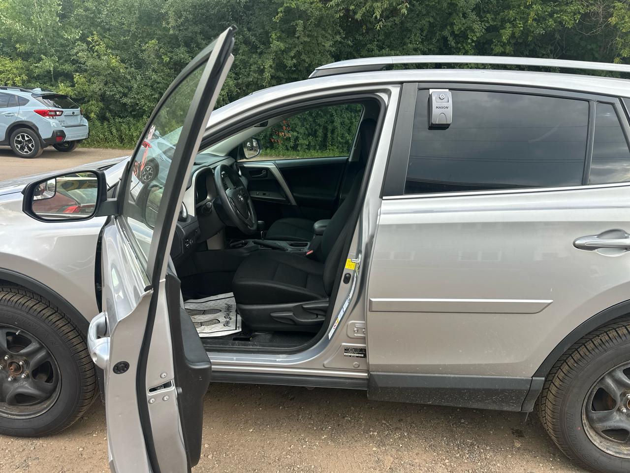 Toyota RAV4 LE AWD (Natl) 2017