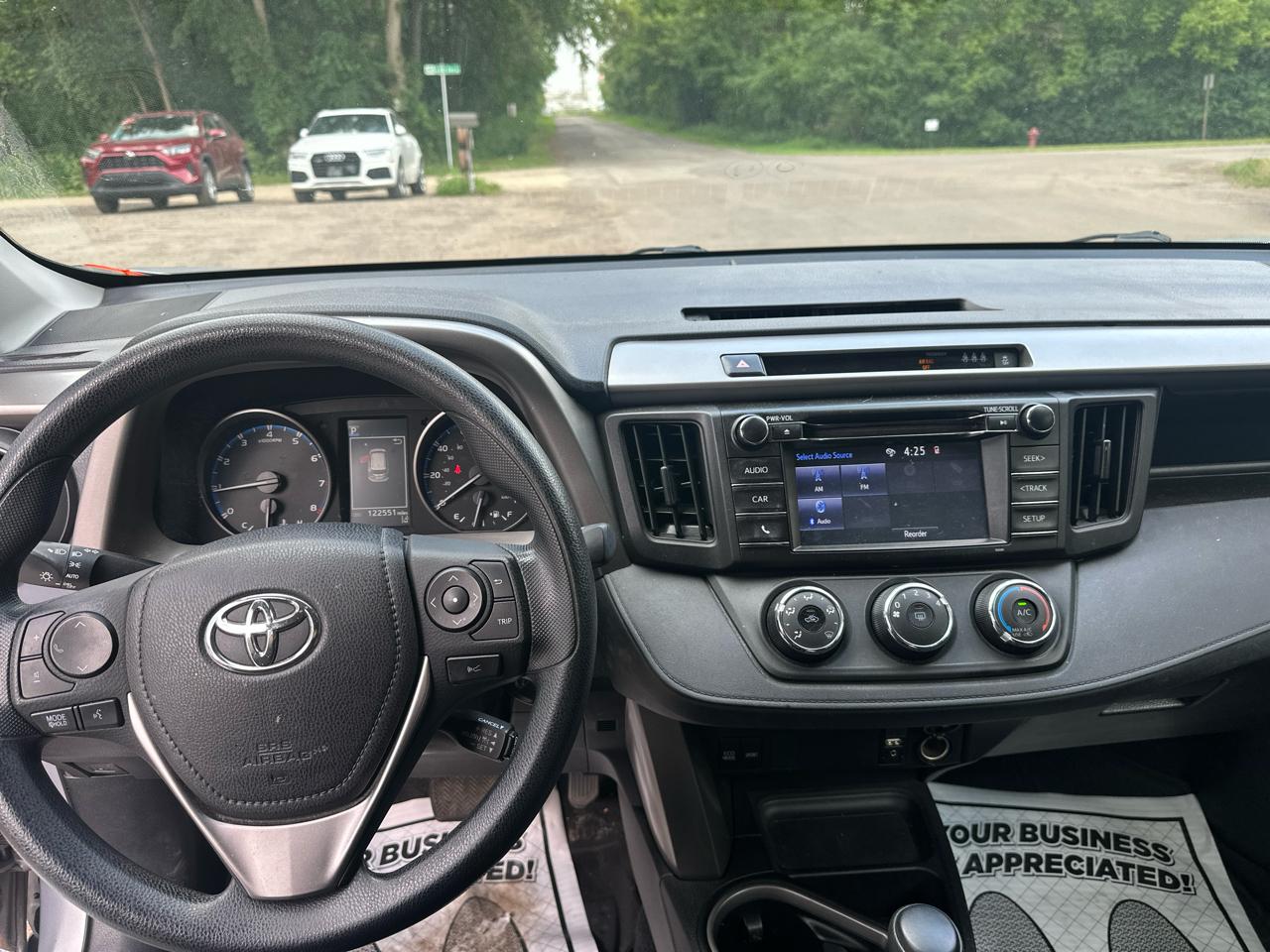 Toyota RAV4 LE AWD (Natl) 2017