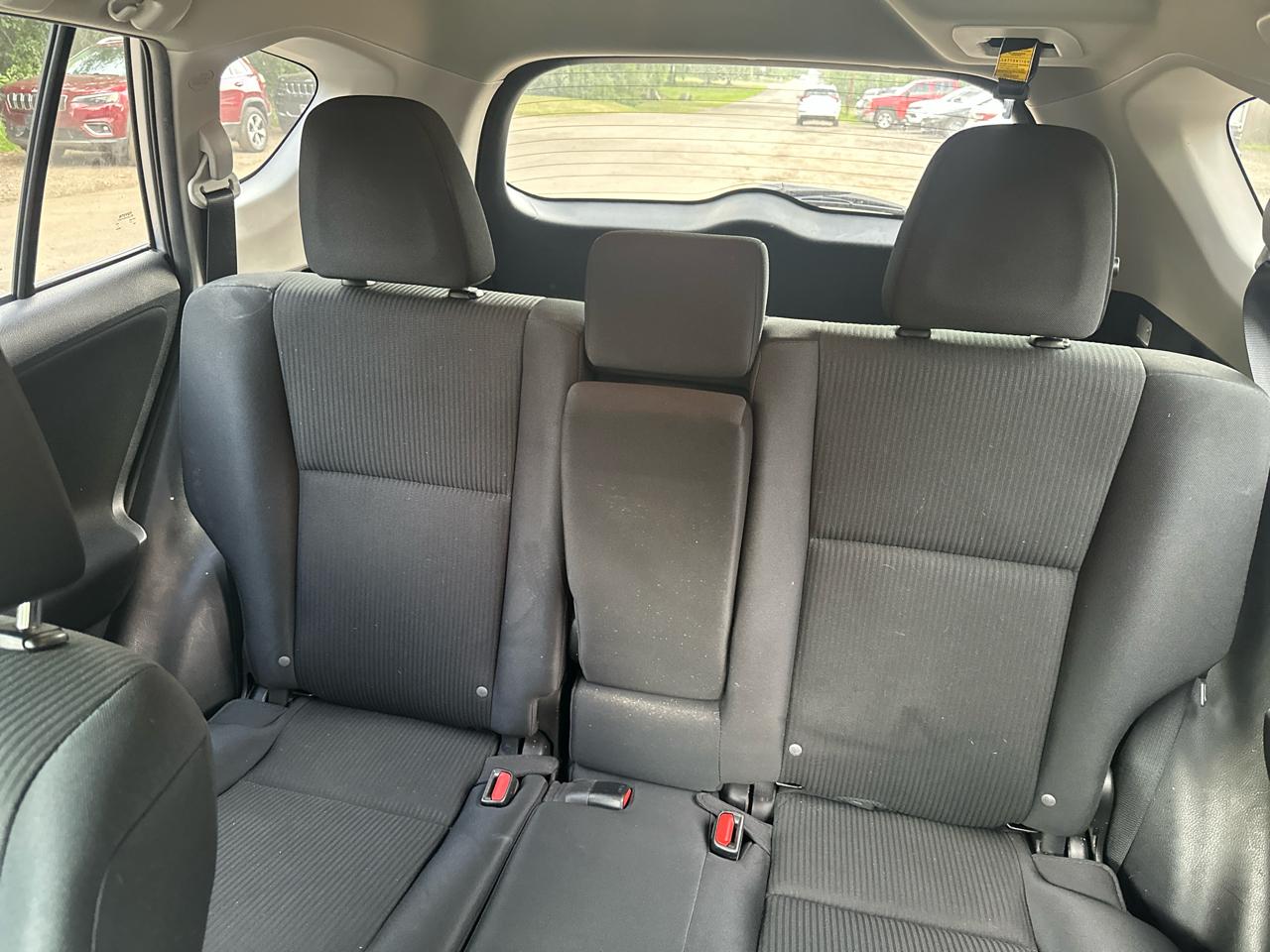 Toyota RAV4 LE AWD (Natl) 2017