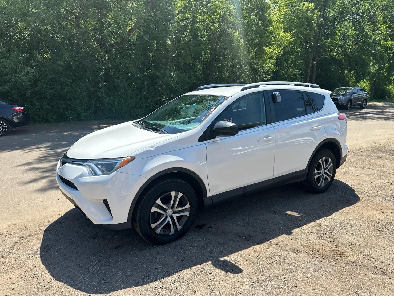 Toyota RAV4 LE AWD (Natl) 2017