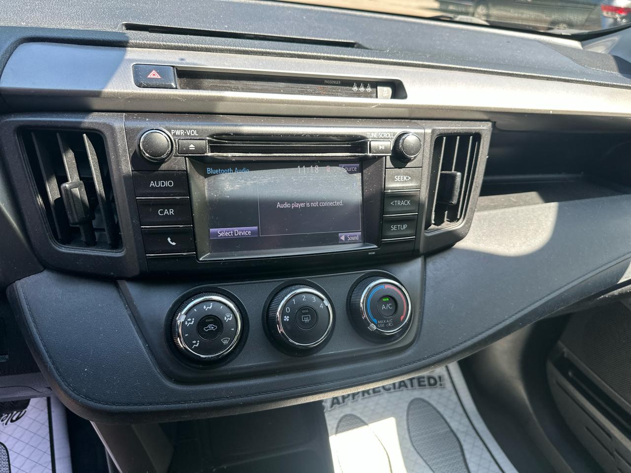 Toyota RAV4 LE AWD (Natl) 2017