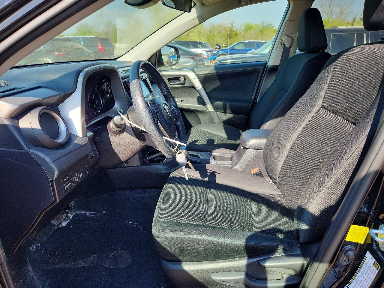 Toyota RAV4 LE AWD (Natl) 2017