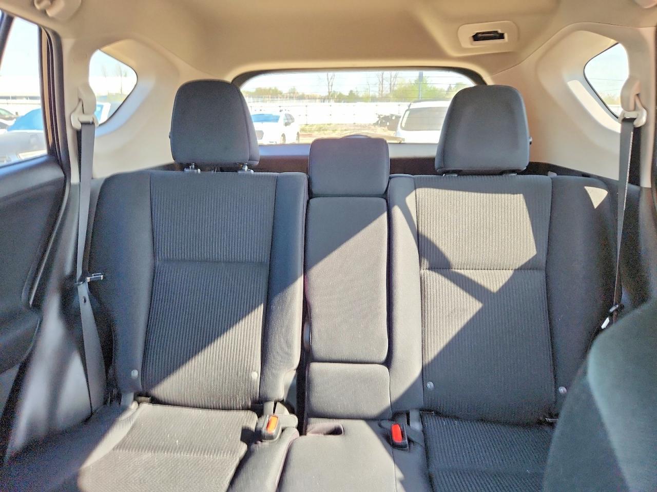 Toyota RAV4 LE AWD (Natl) 2017