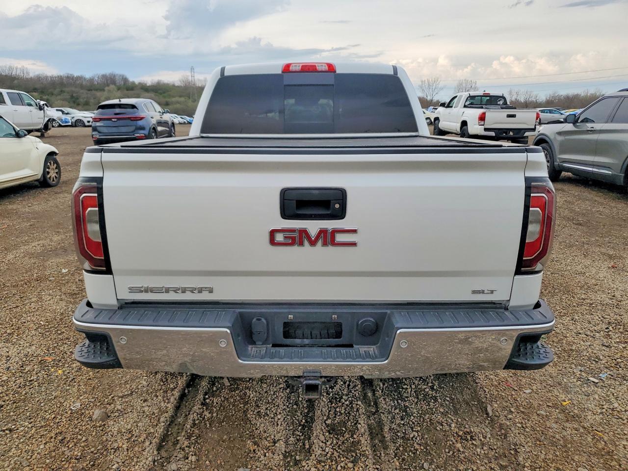 GMC Sierra 1500 4WD Crew Cab 143.5" SLT 2018