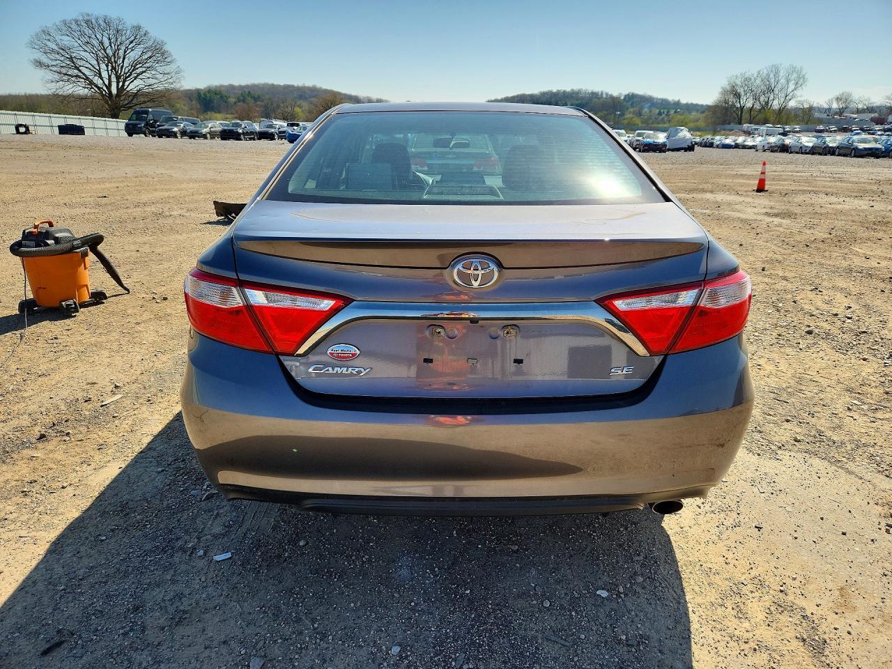 Toyota Camry 4dr Sdn I4 Auto XLE (Natl) 2016