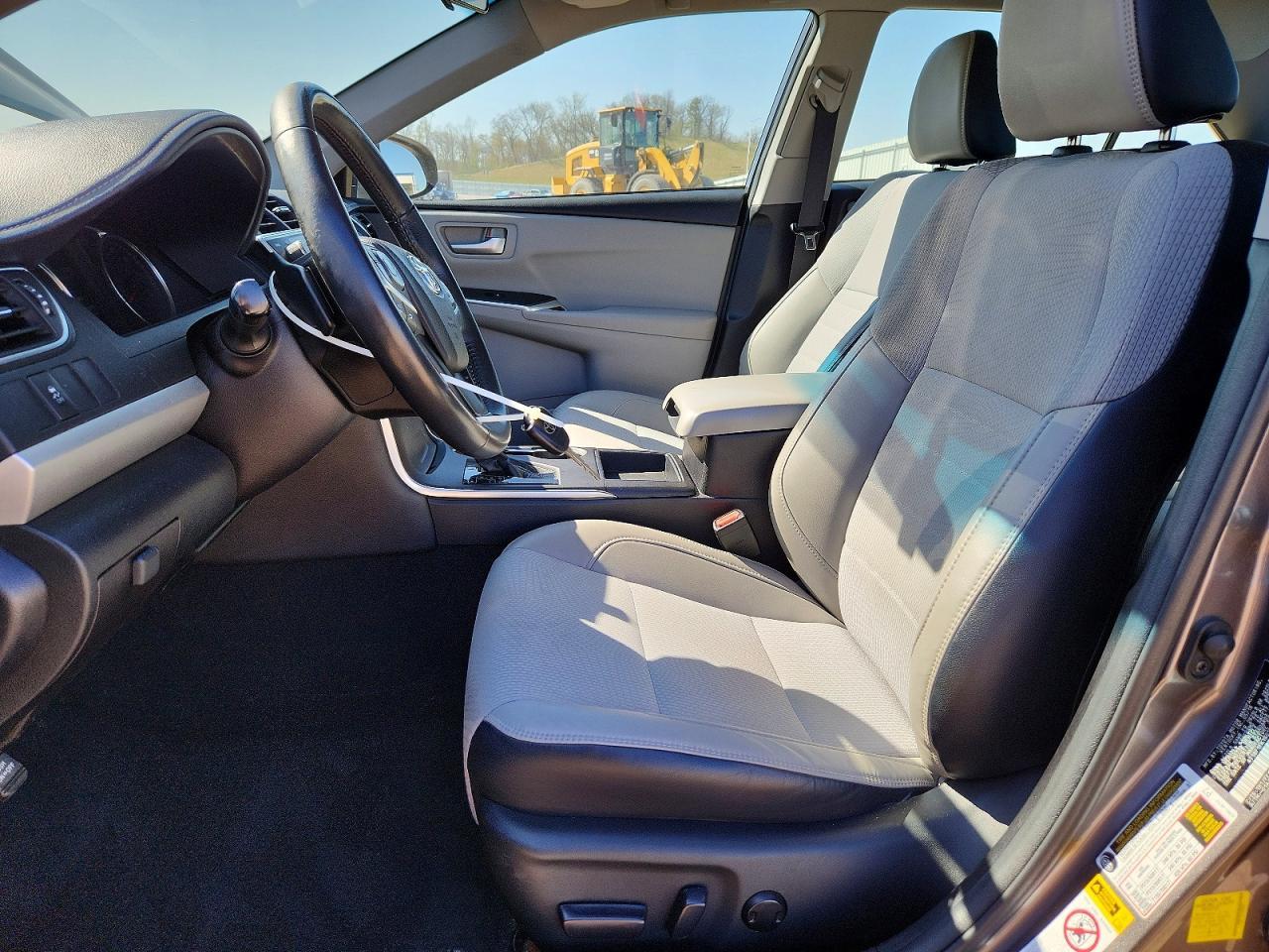 Toyota Camry 4dr Sdn I4 Auto XLE (Natl) 2016