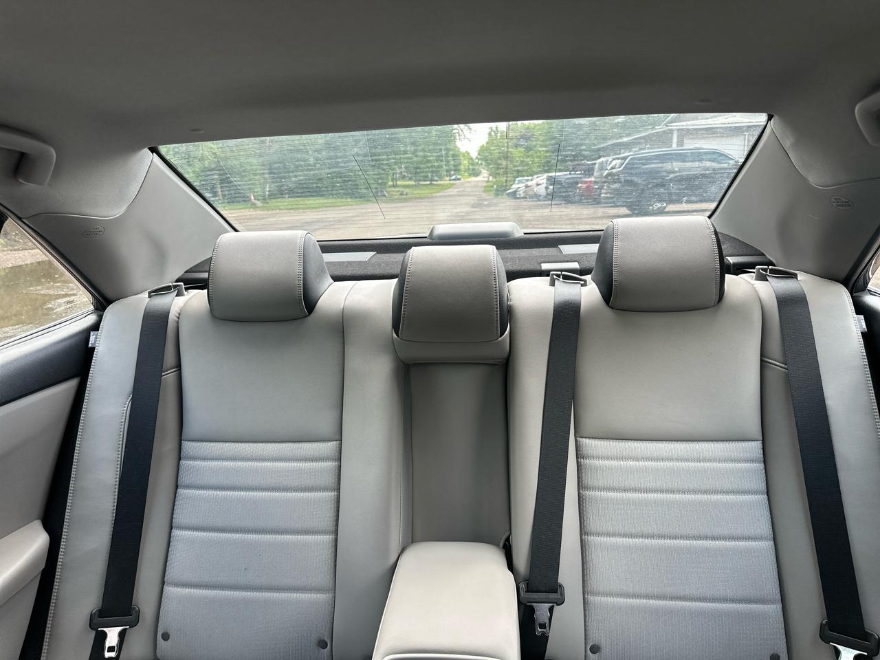 Toyota Camry 4dr Sdn I4 Auto XLE (Natl) 2016