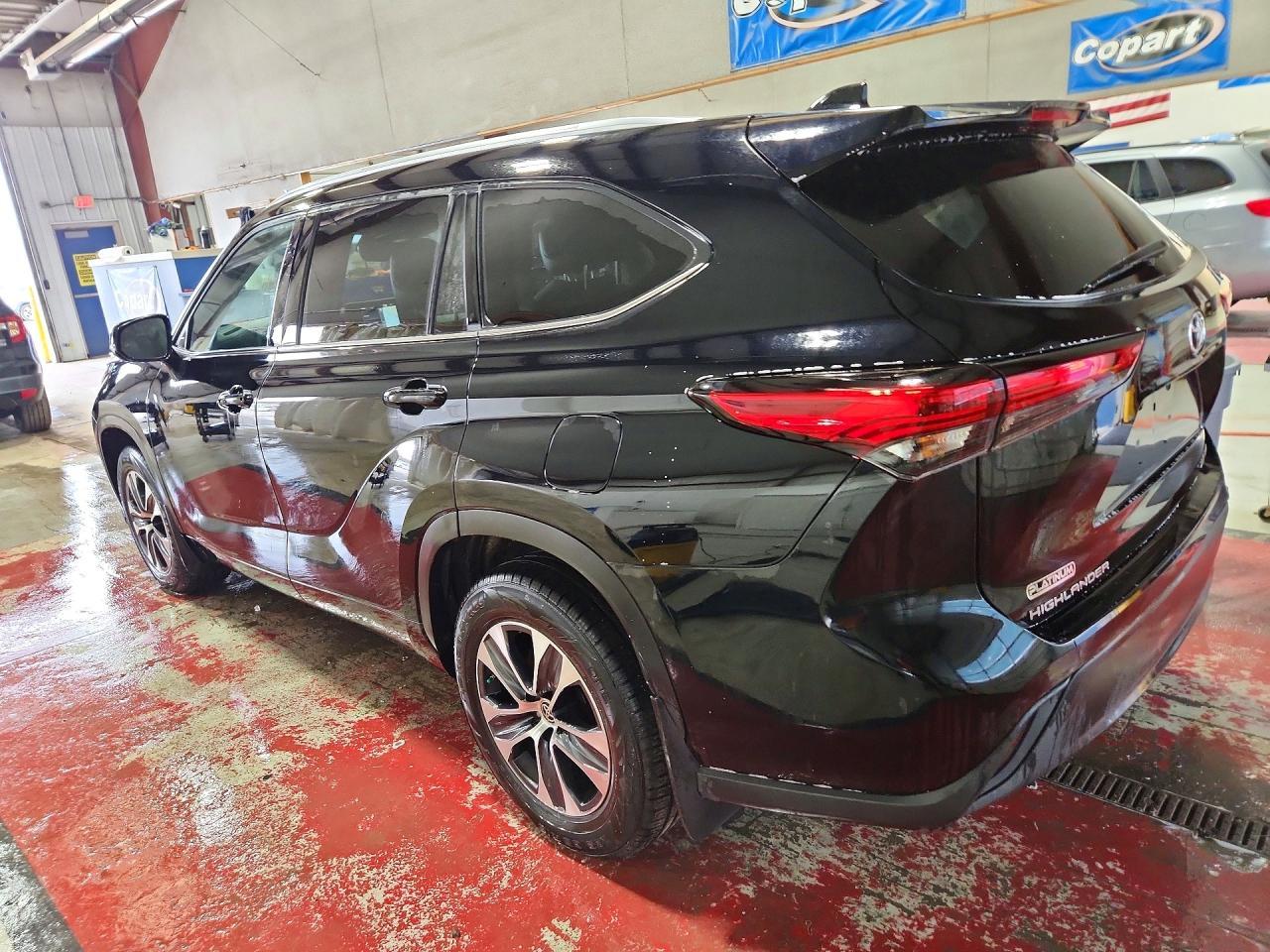 Toyota Highlander XLE AWD (Natl) 2021