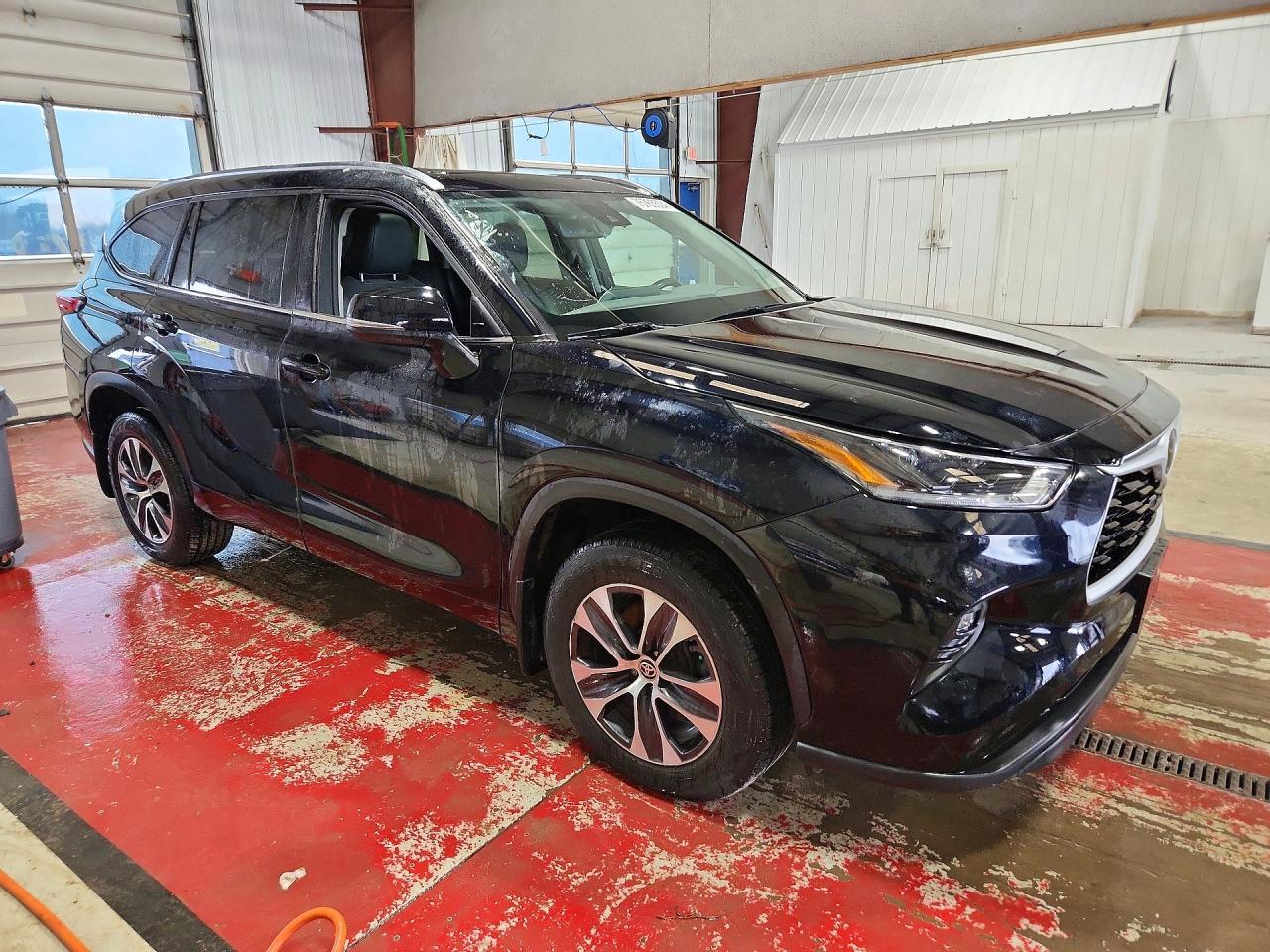 Toyota Highlander XLE AWD (Natl) 2021