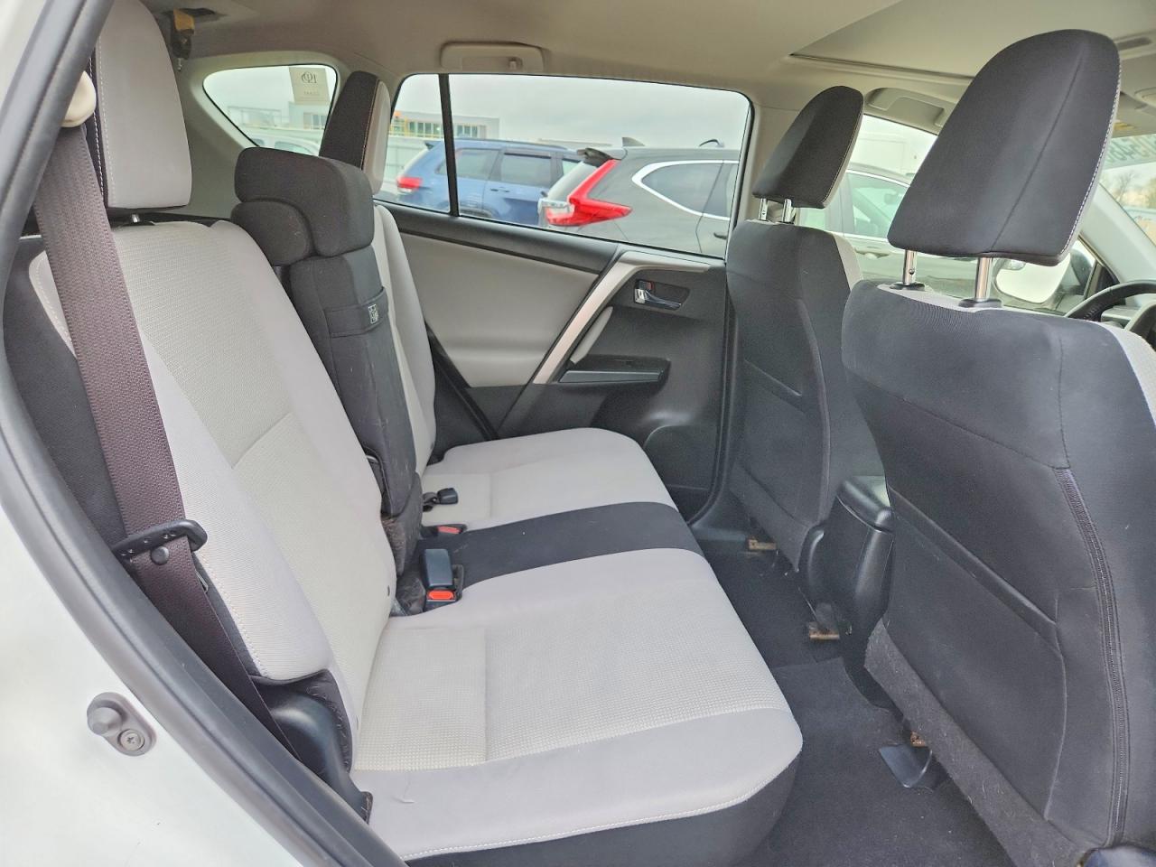 Toyota RAV4 Hybrid XLE AWD (Natl) 2017