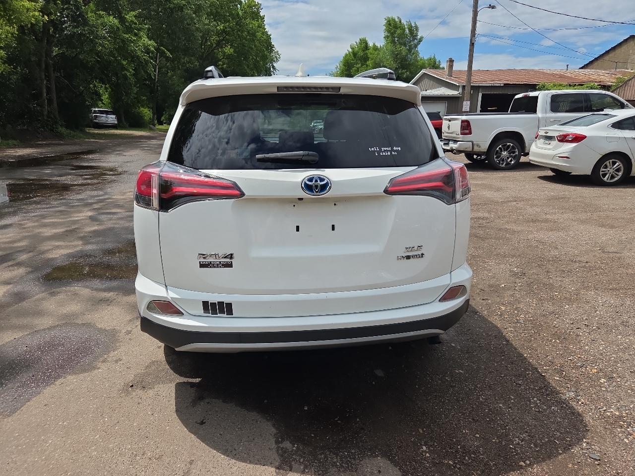 Toyota RAV4 Hybrid XLE AWD (Natl) 2017