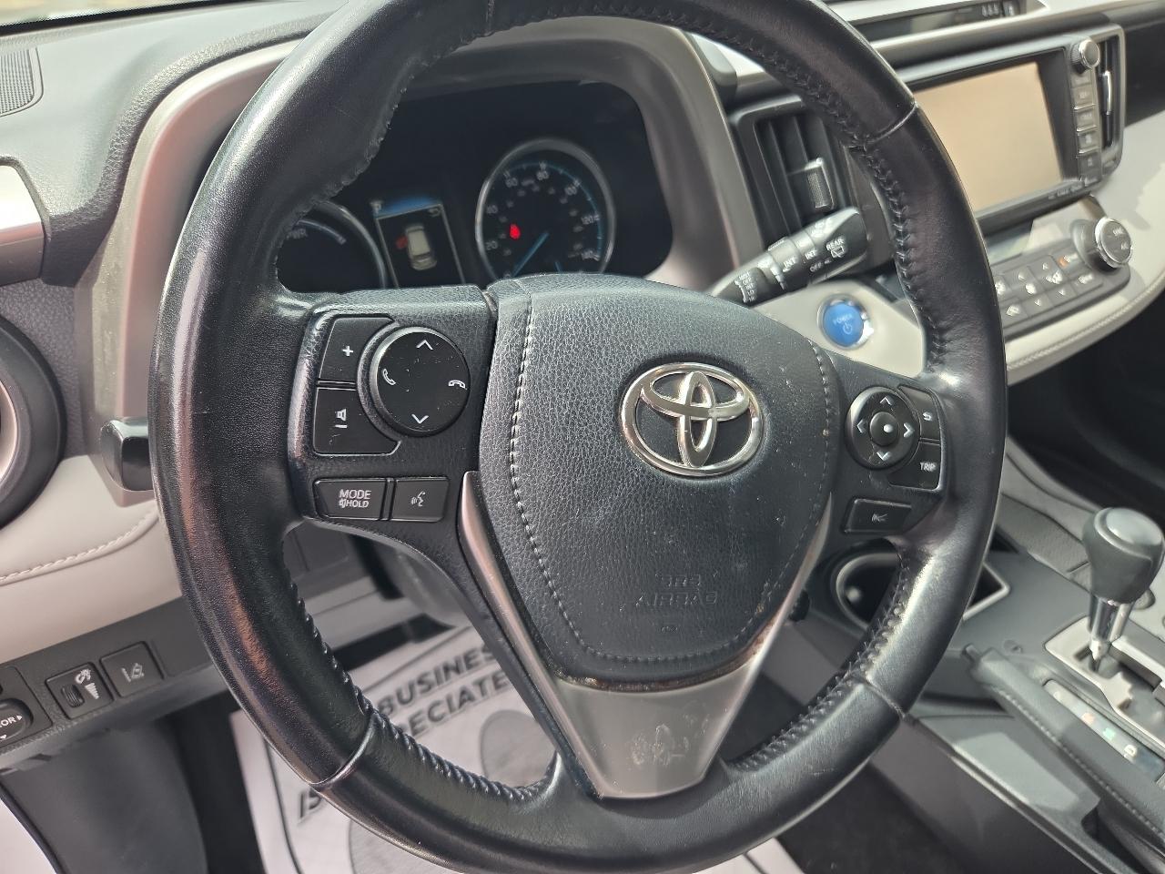 Toyota RAV4 Hybrid XLE AWD (Natl) 2017