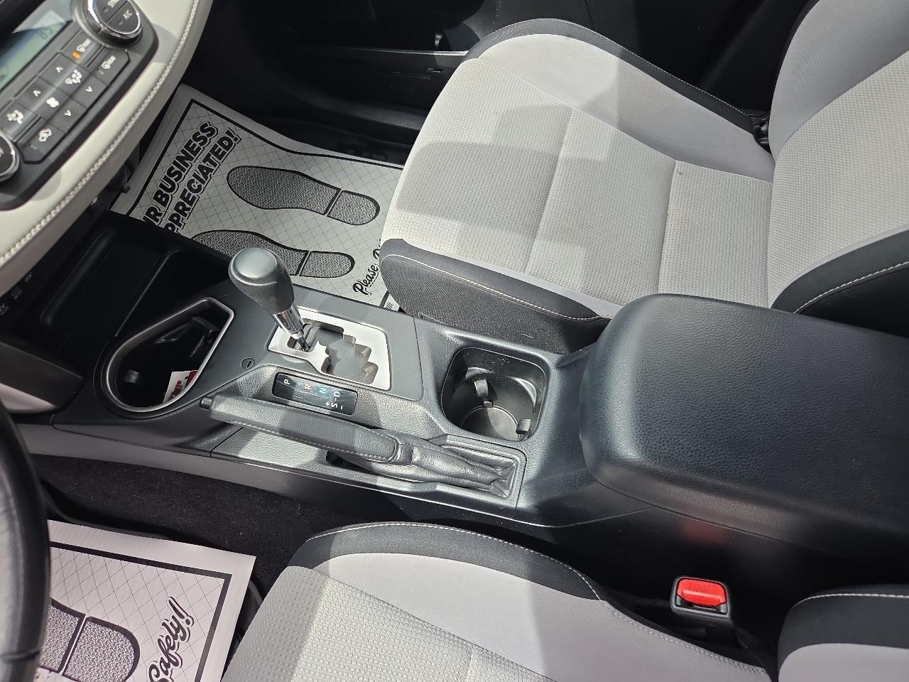 Toyota RAV4 Hybrid XLE AWD (Natl) 2017