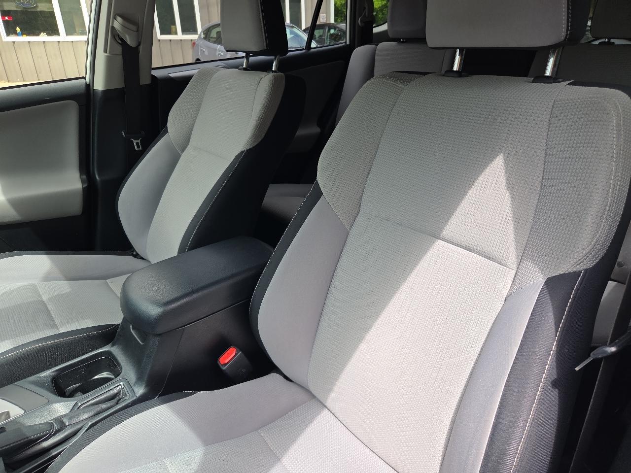 Toyota RAV4 Hybrid XLE AWD (Natl) 2017
