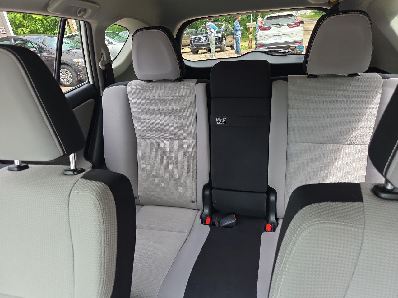 Toyota RAV4 Hybrid XLE AWD (Natl) 2017