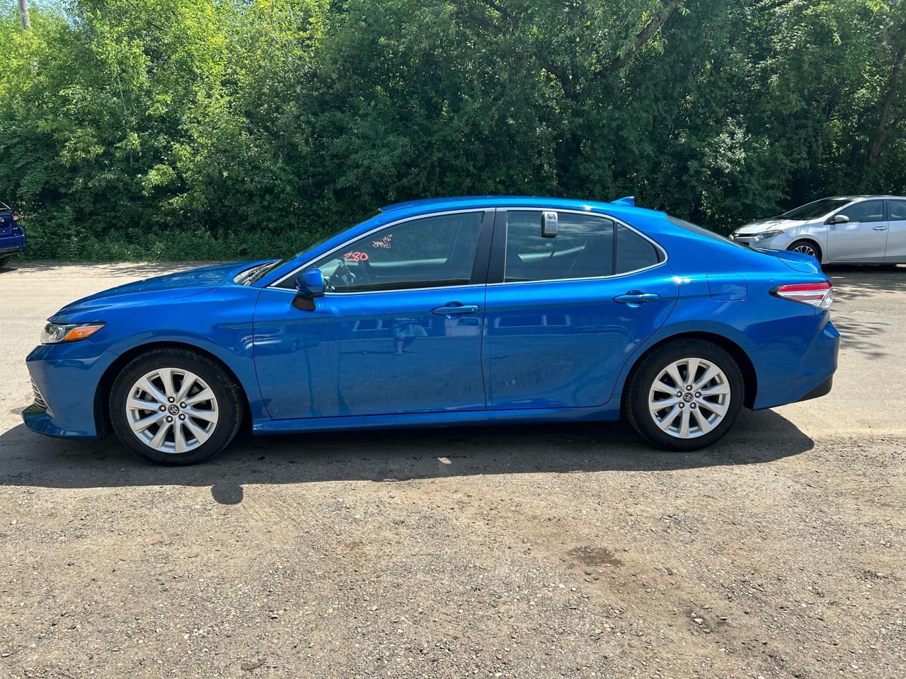 Toyota Camry LE Auto (Natl) 2020