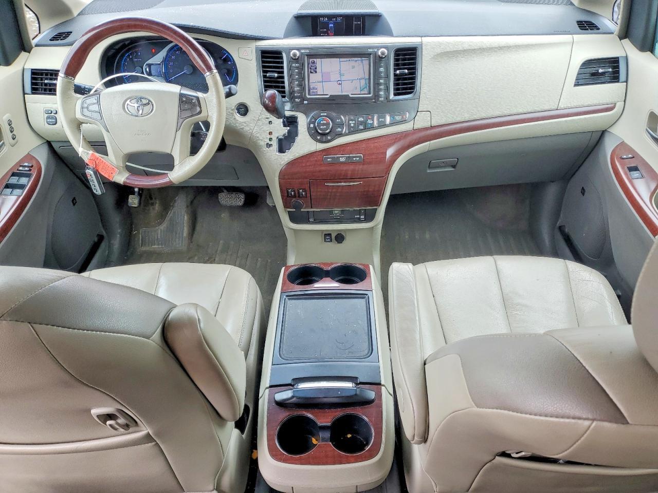 Toyota Sienna 5dr 7-Pass Van V6 XLE AWD (Natl) 2013
