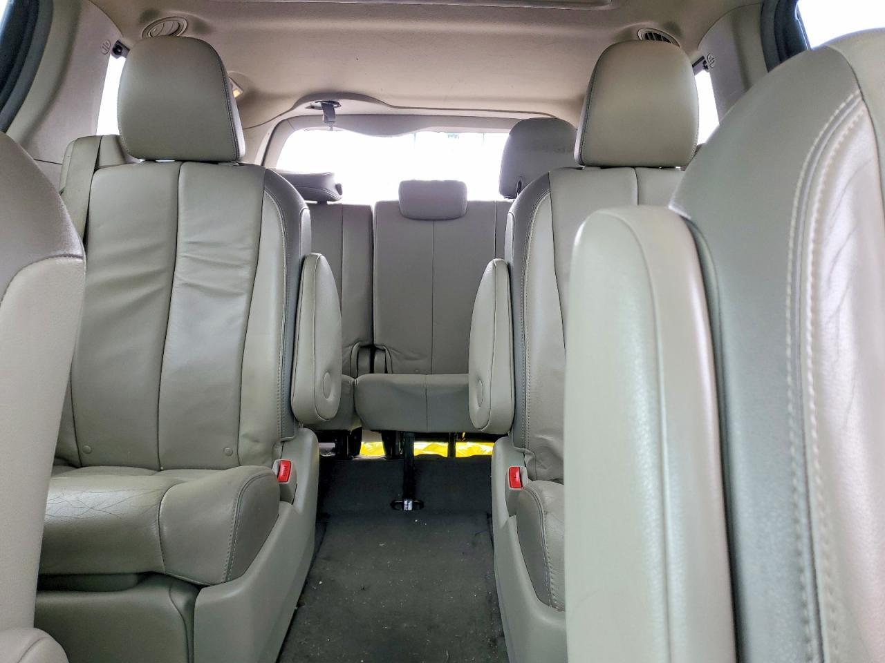 Toyota Sienna 5dr 7-Pass Van V6 XLE AWD (Natl) 2013