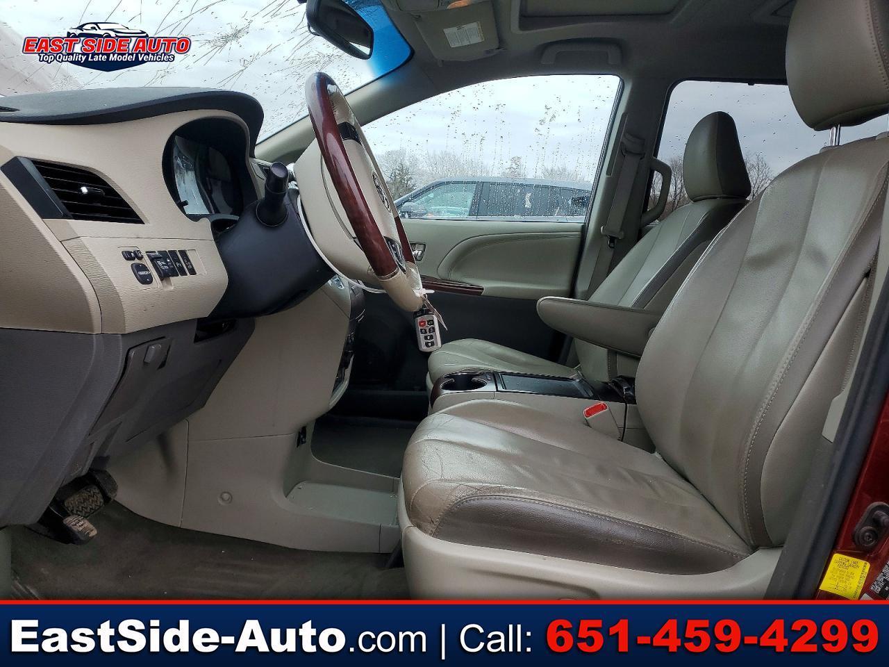 2013 Toyota Sienna 5dr 7-Pass Van V6 XLE AWD (Natl)