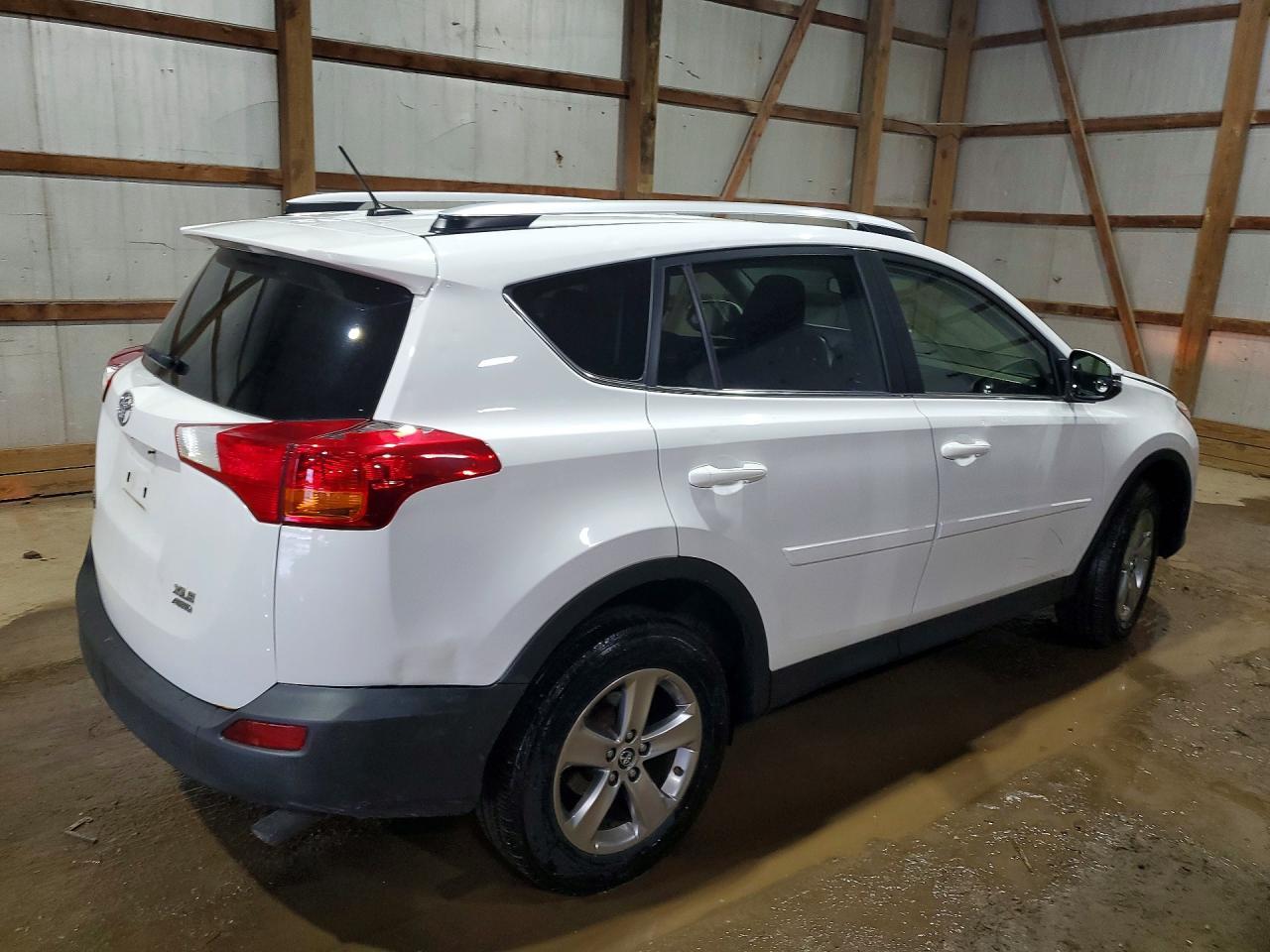 Toyota RAV4 AWD 4dr XLE (Natl) 2015