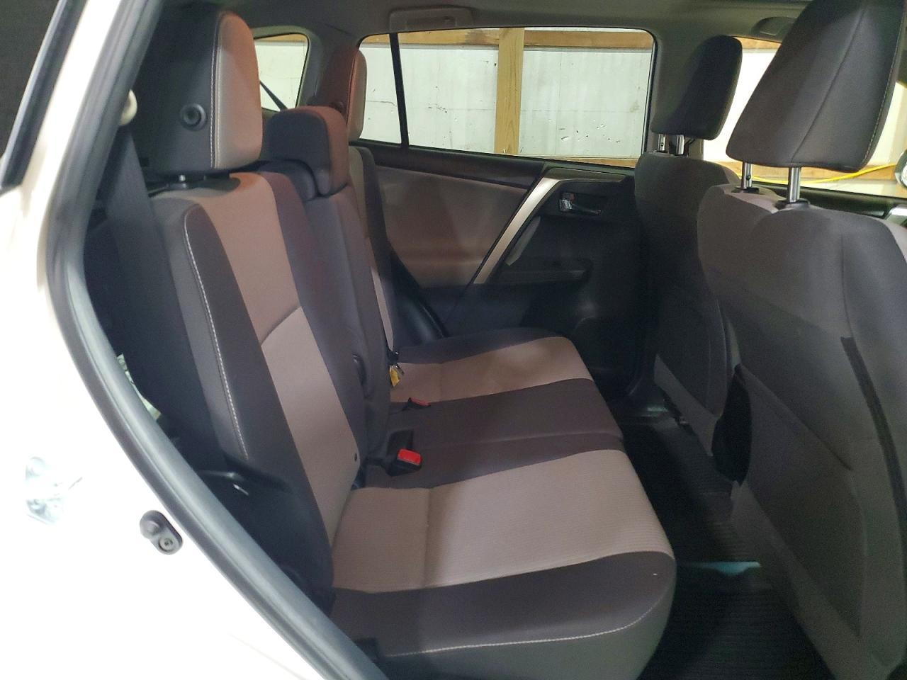 Toyota RAV4 AWD 4dr XLE (Natl) 2015