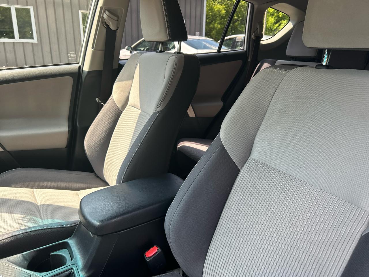 Toyota RAV4 AWD 4dr XLE (Natl) 2015