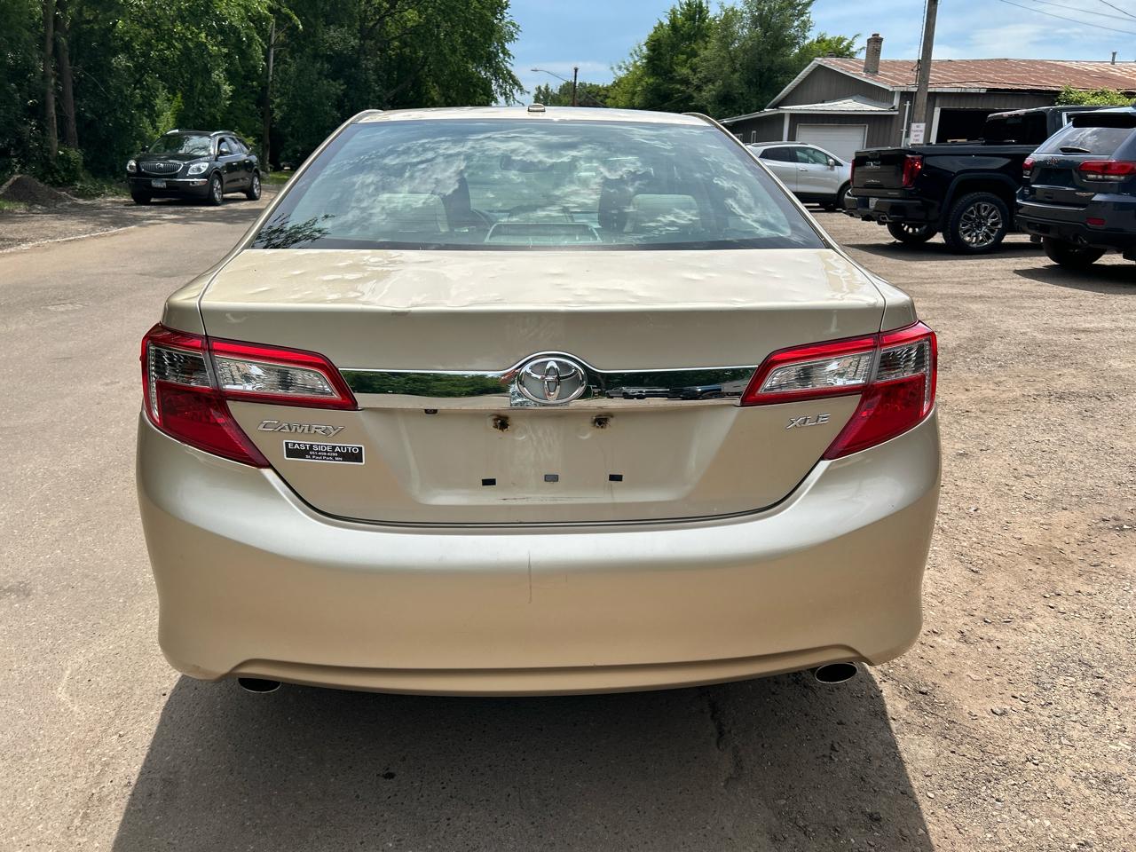 Toyota Camry 4dr Sdn V6 Auto SE (Natl) 2012