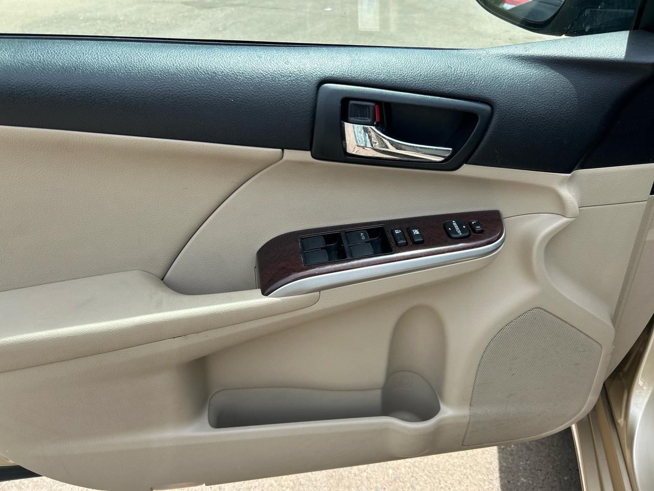 Toyota Camry 4dr Sdn V6 Auto SE (Natl) 2012